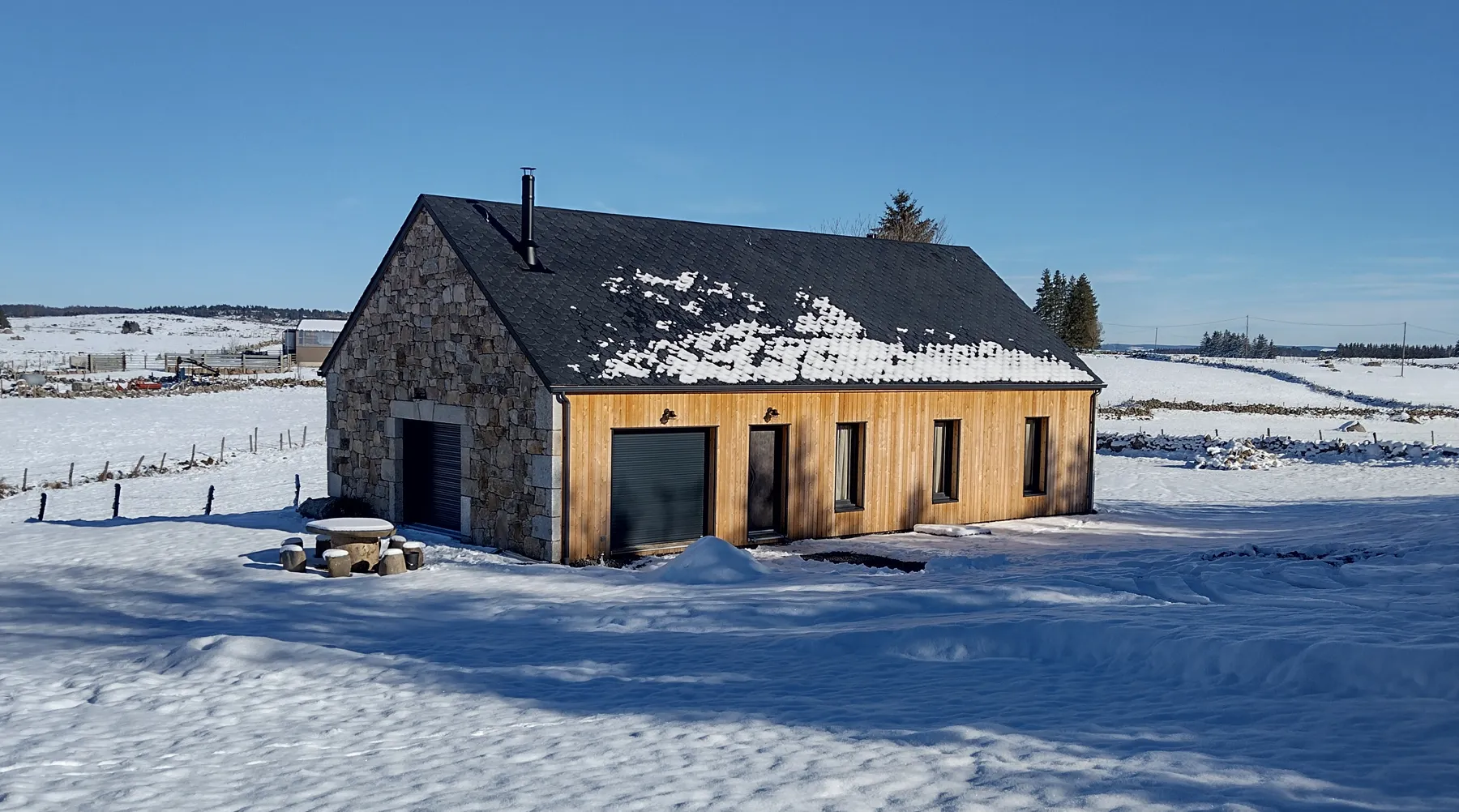 Buron d'Aubrac revisité — maison à ossature bois Orlhac